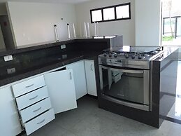 34 Riviera: M4 Giardino 44A, frente Praia, 4Dorms, 3Banh, 2Gar, Varand