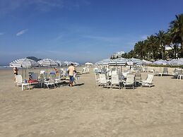 34 Riviera: M4 Giardino 44A, frente Praia, 4Dorms, 3Banh, 2Gar, Varand