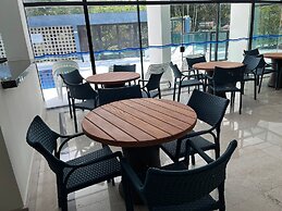 34 Riviera: M4 Giardino 44A, frente Praia, 4Dorms, 3Banh, 2Gar, Varand