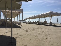 34 Riviera: M4 Giardino 44A, frente Praia, 4Dorms, 3Banh, 2Gar, Varand