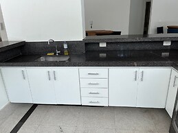 34 Riviera: M4 Giardino 44A, frente Praia, 4Dorms, 3Banh, 2Gar, Varand