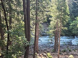 Yuba River Inn