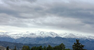 Villa Malaxa and Suites