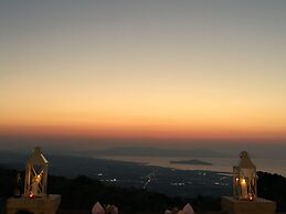 Villa Malaxa and Suites