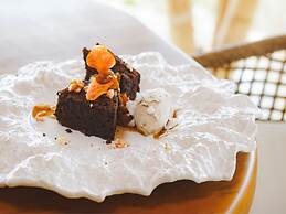 Kini Resort & Village