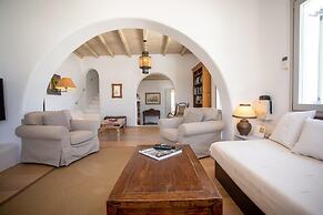 Baroness in Mykonos With 5 Bedrooms and 4 5 Bathrooms