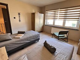 Beautiful House With 4 Bedrooms in Hees