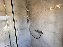 Beautiful House With 4 Bedrooms in Hees