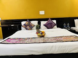 Hotel Rajwada Inn & club