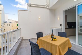 Central  1bdr Apt 50 mts by the Sea Gzira
