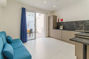 Central  1bdr Apt 50 mts by the Sea Gzira
