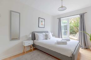 Serene & Stylish 1BD Flat - Tooting Bec!