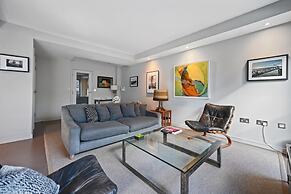 Sleek 2BD Flat W/terrace - 2 Mins From Farringdon!