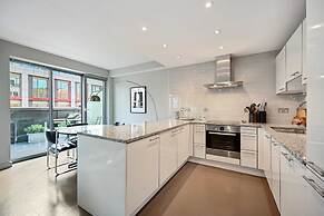 Sleek 2BD Flat W/terrace - 2 Mins From Farringdon!