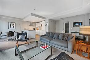 Sleek 2BD Flat W/terrace - 2 Mins From Farringdon!
