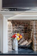 Radiant and Roomy 2BD Flat - Fulham!