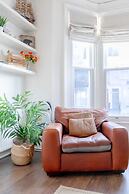 Radiant and Roomy 2BD Flat - Fulham!