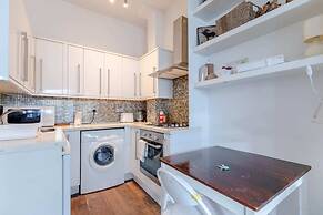 Radiant and Roomy 2BD Flat - Fulham!