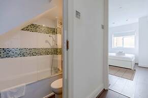 Radiant and Roomy 2BD Flat - Fulham!