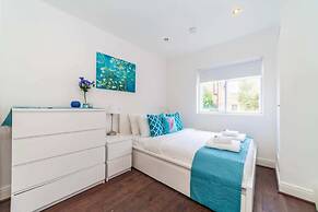 Radiant and Roomy 2BD Flat - Fulham!