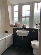 Contemporary & Captivating 2BD Flat - Westminster!