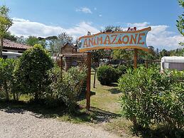 Comfortable Campsite-chalet G10 Tuscany Near sea