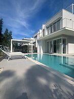 Stunning Villa With Pool and Lagoon View