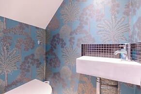 Beautifully Designed 2BD House - by Queen's Park!