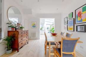 Beautifully Designed 2BD House - by Queen's Park!