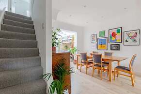 Beautifully Designed 2BD House - by Queen's Park!