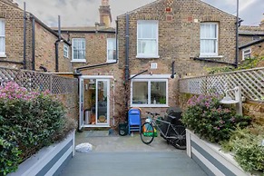 Beautifully Designed 2BD House - by Queen's Park!