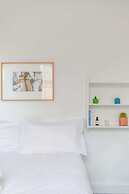 Beautifully Designed 2BD House - by Queen's Park!