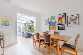 Beautifully Designed 2BD House - by Queen's Park!