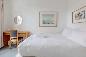 Beautifully Designed 2BD House - by Queen's Park!
