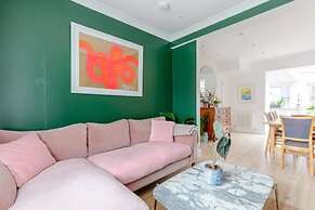 Beautifully Designed 2BD House - by Queen's Park!