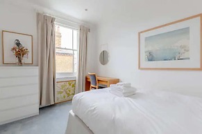 Beautifully Designed 2BD House - by Queen's Park!