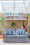 Beautifully Designed 2BD House - by Queen's Park!