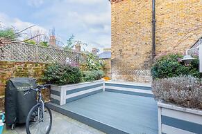 Beautifully Designed 2BD House - by Queen's Park!