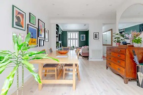 Beautifully Designed 2BD House - by Queen's Park!