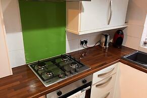 Spacious 1BD Flat - 4 Mins to Regent's Canal!