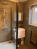 Spacious 1BD Flat - 4 Mins to Regent's Canal!