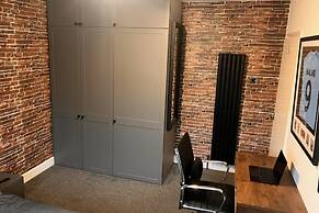 Spacious 1BD Flat - 4 Mins to Regent's Canal!