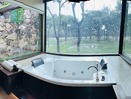 Shekinah Lion and Game Lodge