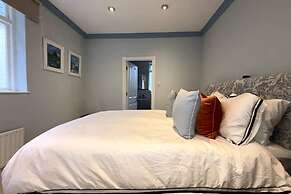 Charming 3BD Flat by the River Thames - Fulham!