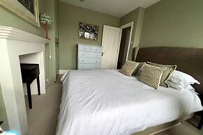 Charming 3BD Flat by the River Thames - Fulham!