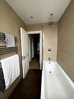 Charming 3BD Flat by the River Thames - Fulham!