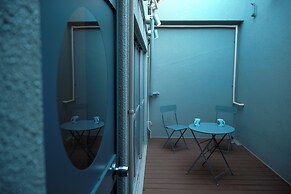 RED SUBMARINE - Hostel