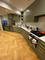 Gorgeous 2BD Flat - 5 Mins to Clapham Junction!
