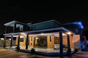 Ampric GuestHouse and Lounge