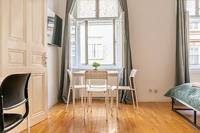 Friendly 2BR Apt- Near Rennweg